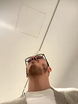 xAaronx9095 online show from September 25, 7:23 am