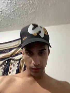Snapshot of Camachito332 chatting on April 7, 11:37 pm Camachito332 online show from April 7, 11:37 pm