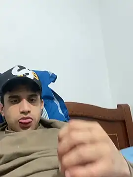Snapshot of Camachito332 chatting on April 10, 12:05 am Camachito332 online show from April 10, 12:05 am