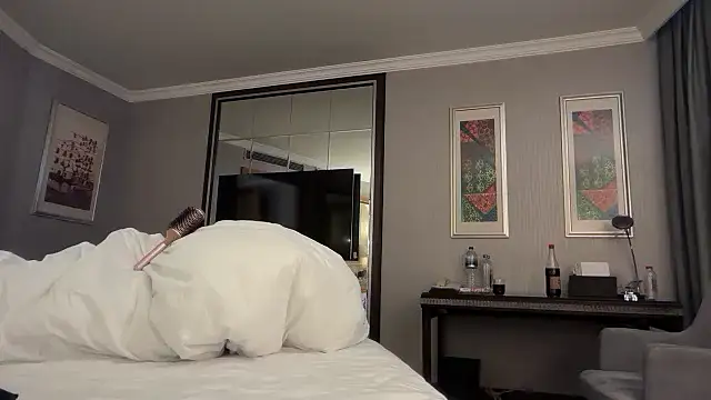 Snapshot of Ofcourseoneday chatting on November 10, 9:52 am Ofcourseoneday online show from November 10, 9:52 am