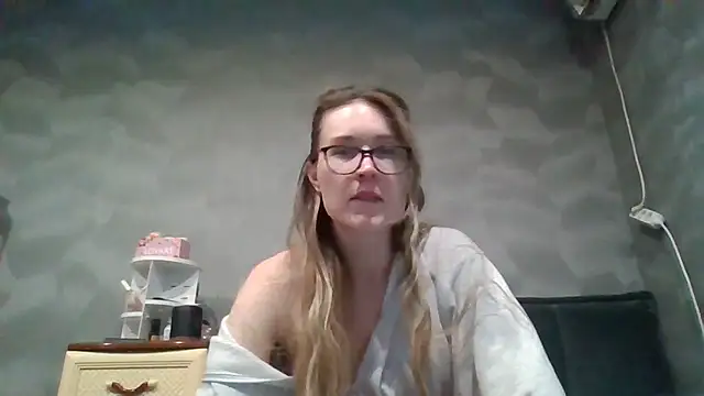 Snapshot of Jugira chatting on October 28, 11:40 pm Jugira online show from October 28, 11:40 pm