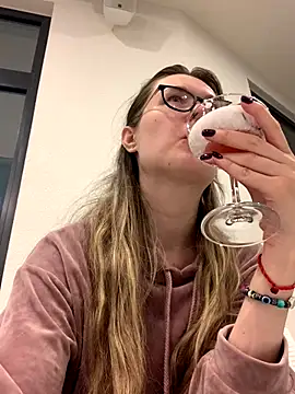 Snapshot of Jugira chatting on November 3, 7:37 pm Jugira online show from November 3, 7:37 pm