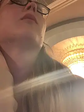 Snapshot of Jugira chatting on November 11, 6:52 pm Jugira online show from November 11, 6:52 pm