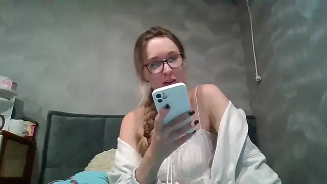 Snapshot of Jugira chatting on December 3, 11:14 pm Jugira online show from December 3, 11:14 pm