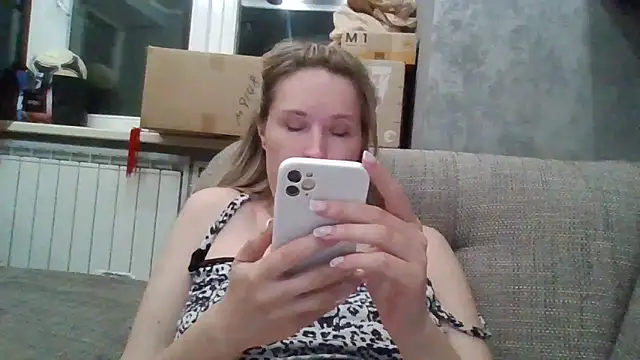 Snapshot of Jugira chatting on June 5, 11:54 pm Jugira online show from June 5, 11:54 pm
