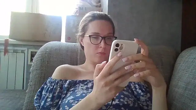 Snapshot of Jugira chatting on June 9, 5:24 pm Jugira online show from June 9, 5:24 pm