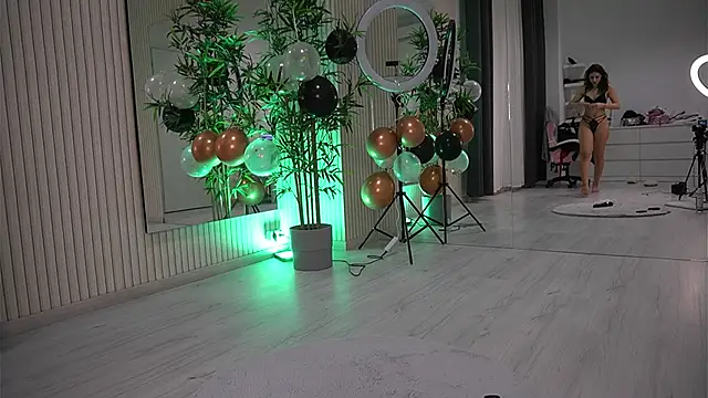 Snapshot of EmmaBlanco chatting on November 6, 8:21 pm EmmaBlanco online show from November 6, 8:21 pm