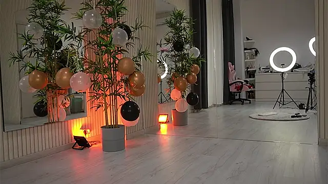 Snapshot of EmmaBlanco chatting on November 24, 8:19 pm EmmaBlanco online show from November 24, 8:19 pm