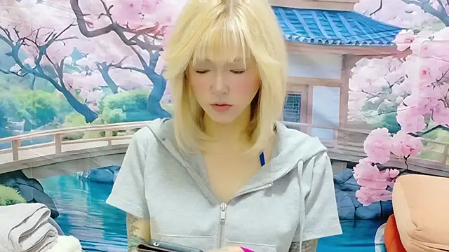 Snapshot of kimagure-fu- chatting on August 3, 8:12 pm kimagure-fu- online show from August 3, 8:12 pm