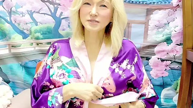 Snapshot of kimagure-fu- chatting on August 5, 8:11 pm kimagure-fu- online show from August 5, 8:11 pm