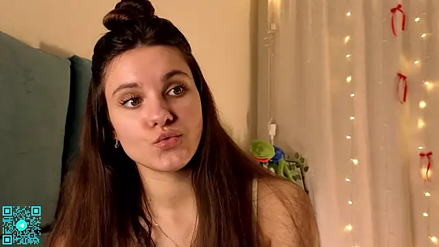 Snapshot of chloemilka chatting on February 15, 5:20 pm chloemilka online show from February 15, 5:20 pm