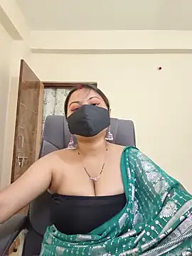 Snapshot of SassyWildCouple chatting on June 10, 11:31 am SassyWildCouple online show from June 10, 11:31 am