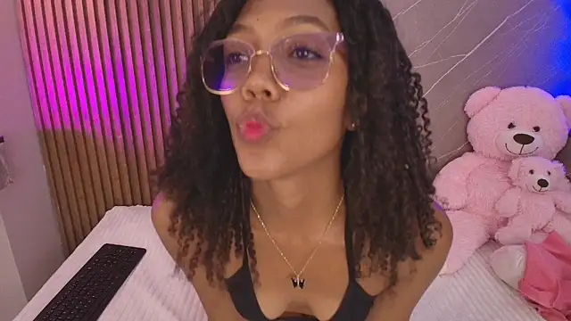 Snapshot of biancaa_18 chatting on May 11, 7:33 pm biancaa 18 online show from May 11, 7:33 pm
