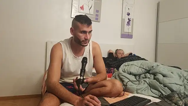 hornycouplefuck12 online show from September 18, 7:49 pm