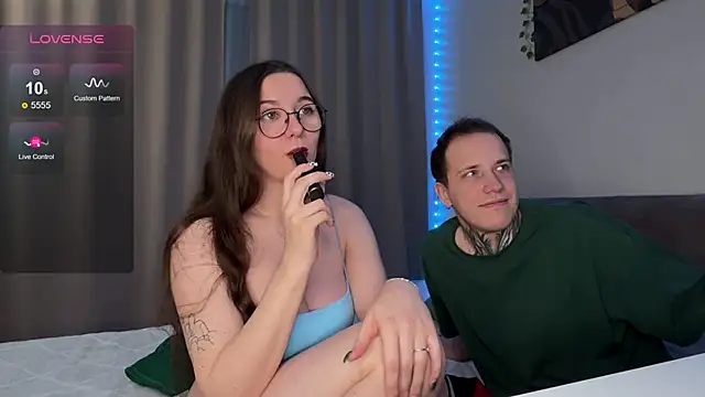 Snapshot of wwow_meow chatting on December 5, 2:14 pm wwow meow online show from December 5, 2:14 pm