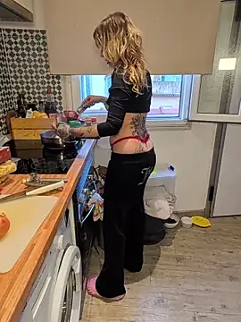 Snapshot of sarahpearlx chatting on February 11, 4:45 pm sarahpearlx online show from February 11, 4:45 pm