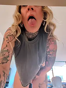 Snapshot of sarahpearlx chatting on June 25, 5:12 am sarahpearlx online show from June 25, 5:12 am