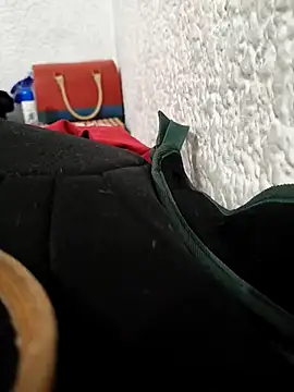 Snapshot of Exoticovergon chatting on February 25, 8:18 pm Exoticovergon online show from February 25, 8:18 pm