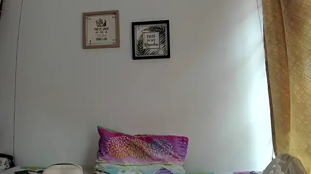 Snapshot of selena_jhonson chatting on September 11, 3:01 pm selena jhonson online show from September 11, 3:01 pm