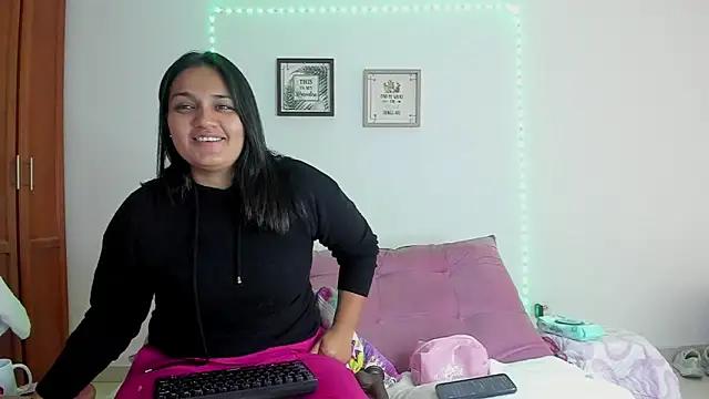 selena jhonson online show from April 27, 2:04 pm