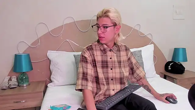 Enrrixxx  online show from November 3, 8:21 pm