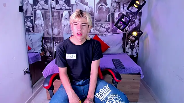 Snapshot of Enrrixxx_ chatting on December 19, 12:28 am Enrrixxx online show from December 19, 12:28 am