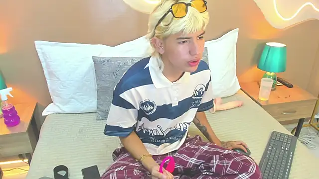 Snapshot of Enrrixxx_ chatting on January 16, 12:14 am Enrrixxx online show from January 16, 12:14 am