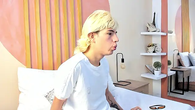 Snapshot of Enrrixxx_ chatting on February 4, 12:27 am Enrrixxx online show from February 4, 12:27 am