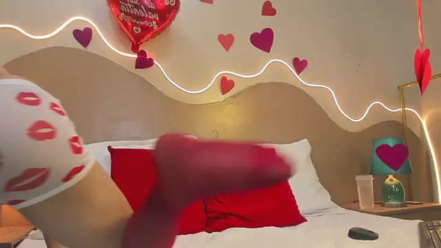 Snapshot of Enrrixxx_ chatting on February 13, 12:39 am Enrrixxx online show from February 13, 12:39 am