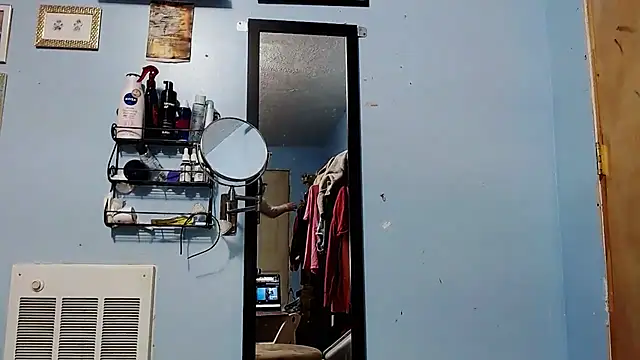 Snapshot of ovmilf chatting on February 17, 4:31 am ovmilf online show from February 17, 4:31 am