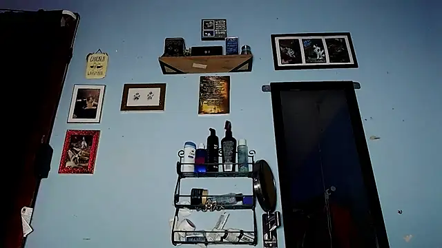 Snapshot of ovmilf chatting on February 18, 9:27 am ovmilf online show from February 18, 9:27 am