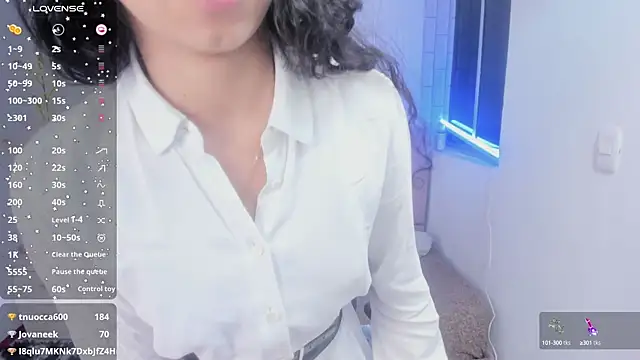 Snapshot of anna_moon11 chatting on October 4, 4:32 am anna moon11 online show from October 4, 4:32 am