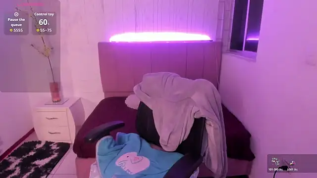 Snapshot of anna_moon11 chatting on December 5, 7:39 am anna moon11 online show from December 5, 7:39 am