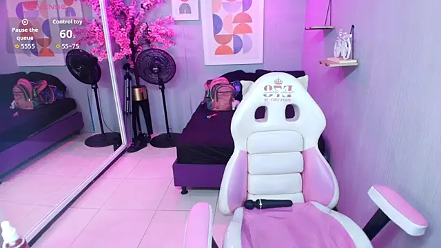 Snapshot of Maggy_t18 chatting on May 8, 11:32 pm Maggy t18 online show from May 8, 11:32 pm