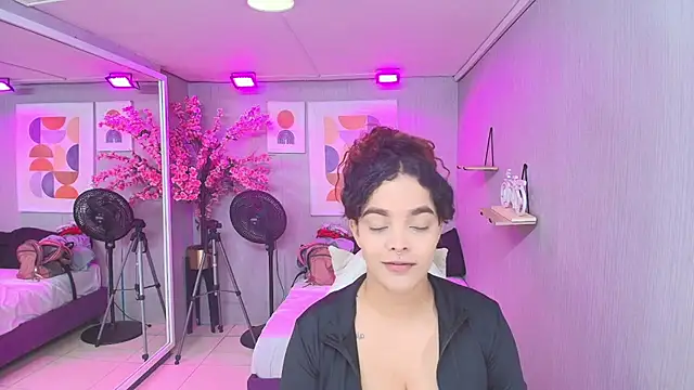 Snapshot of Maggy_t18 chatting on May 22, 3:24 am Maggy t18 online show from May 22, 3:24 am