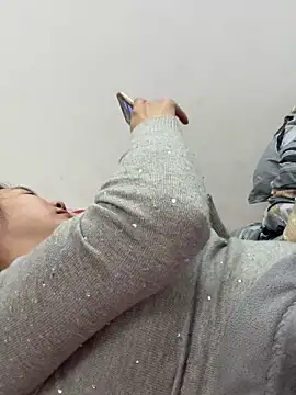 PhuongNhi21 online show from December 19, 3:30 pm