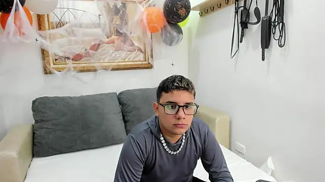 DavilANDkevin2 online show from October 25, 2:41 am