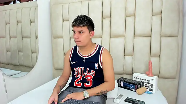 DavilANDkevin2 online show from December 2, 2:28 am