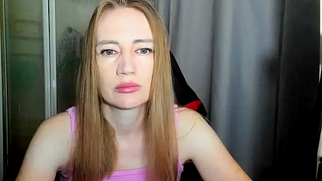 Snapshot of JessFoxxx chatting on June 11, 2:11 am JessFoxxx online show from June 11, 2:11 am