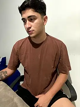 Snapshot of Tavinho067 chatting on January 8, 4:15 am Tavinho067 online show from January 8, 4:15 am