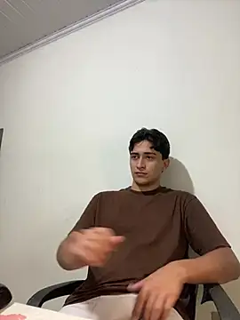Snapshot of Tavinho067 chatting on April 18, 4:38 am Tavinho067 online show from April 18, 4:38 am