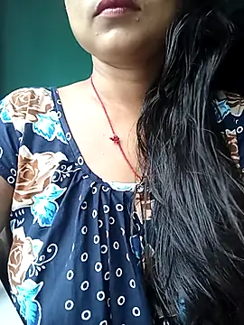 Snapshot of Desi_couple305 chatting on September 22, 2:35 am Desi couple305 online show from September 22, 2:35 am