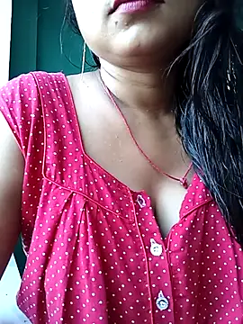 Snapshot of Desi_couple305 chatting on September 28, 1:33 am Desi couple305 online show from September 28, 1:33 am