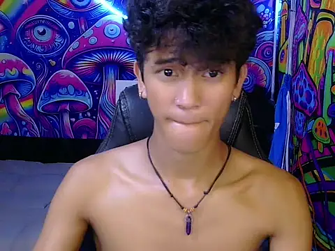Snapshot of kenbigcockxx chatting on June 11, 3:48 am kenbigcockxx online show from June 11, 3:48 am
