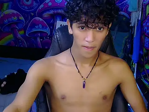 Snapshot of kenbigcockxx chatting on June 12, 1:54 pm kenbigcockxx online show from June 12, 1:54 pm