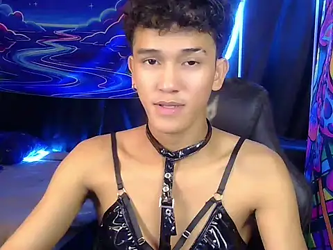 Snapshot of kenbigcockxx chatting on July 18, 6:39 am kenbigcockxx online show from July 18, 6:39 am