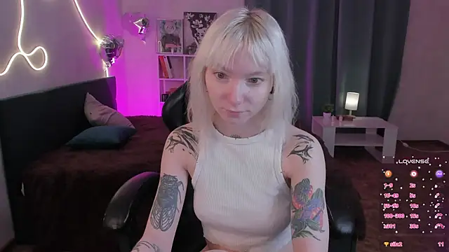 Snapshot of tattoo_art_baby chatting on May 5, 1:02 am tattoo art baby online show from May 5, 1:02 am