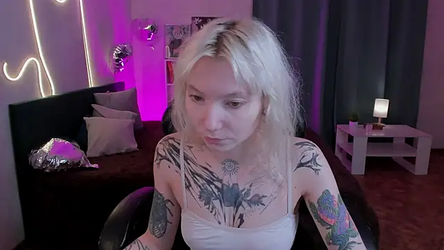 Snapshot of tattoo_art_baby chatting on May 27, 1:57 am tattoo art baby online show from May 27, 1:57 am