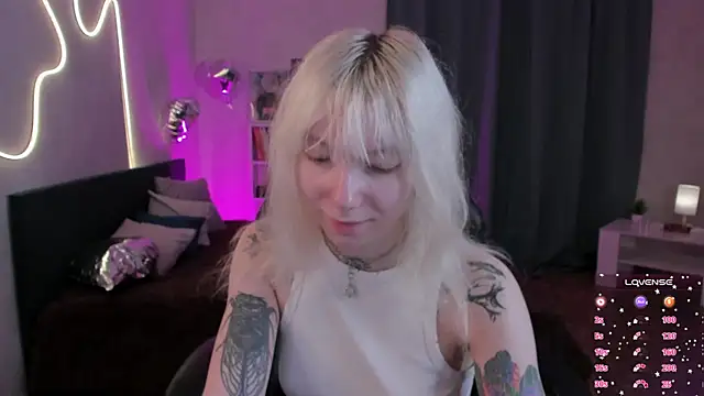 Snapshot of tattoo_art_baby chatting on June 4, 12:49 am tattoo art baby online show from June 4, 12:49 am