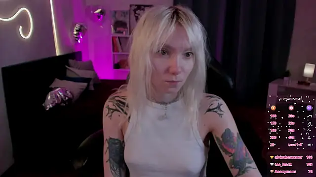 Snapshot of tattoo_art_baby chatting on June 5, 6:52 am tattoo art baby online show from June 5, 6:52 am